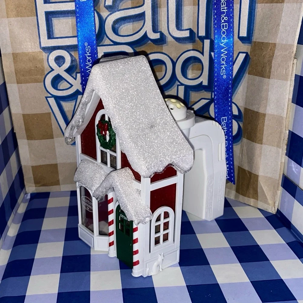 BATH AND BODY WORKS SANTAS WORKSHOP PROJECTOR NIGHTLIGHT WALLFLOWER PLUG